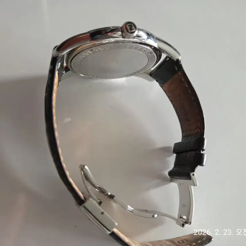 [BUNJANG] Fendi Black Leather Watch / 펜디 블랙 가죽 시계