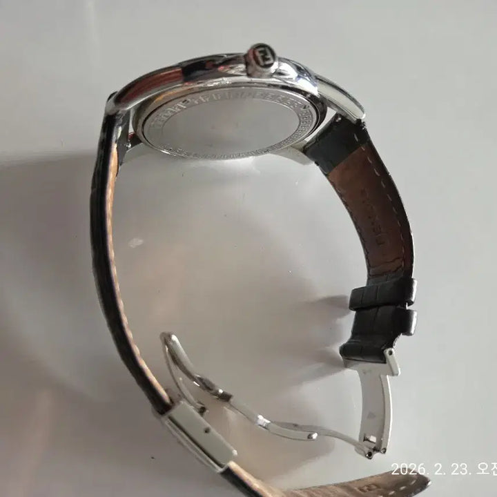 [BUNJANG] Fendi Black Leather Watch / 펜디 블랙 가죽 시계