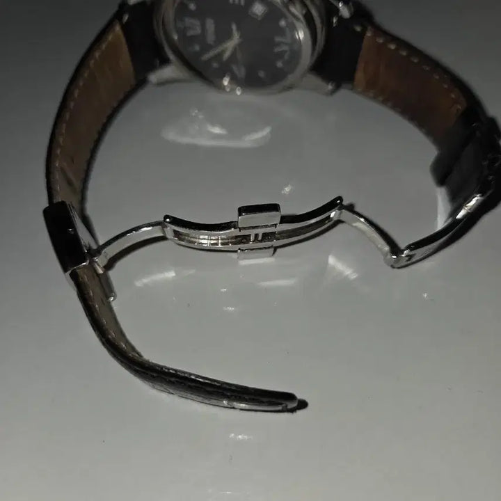 [BUNJANG] Fendi Black Leather Watch / 펜디 블랙 가죽 시계