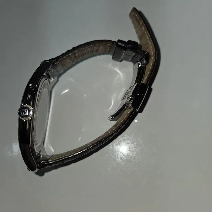 [BUNJANG] Fendi Black Leather Watch / 펜디 블랙 가죽 시계