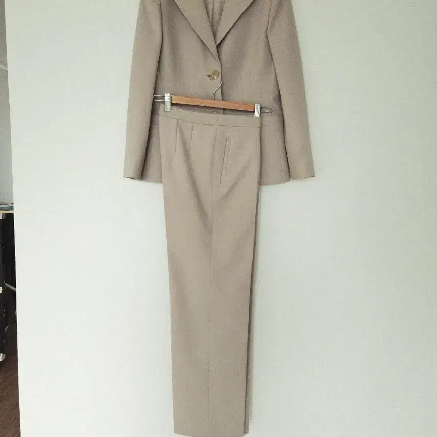[BUNJANG] Designer Beige Suit Set (55-55.5) New / 디자이너 여성 정장 세트 베이지 55.55반까지 새상품