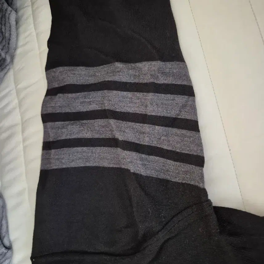 [BUNJANG] Thom Browne Merino Wool Black Cardigan / 톰브라운 메리노울 블랙 가디건 판매합니다