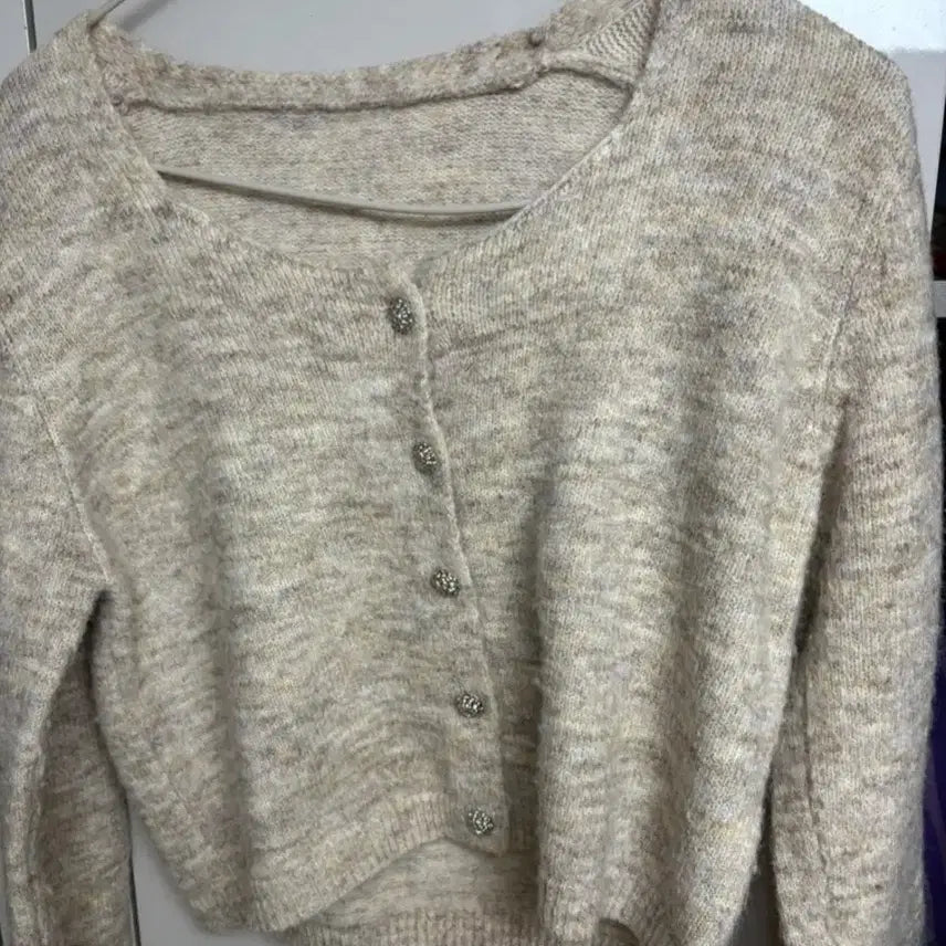 [BUNJANG] Ivory Knit Cardigan with Cubic Buttons / 아이보리톤 니트 가디건 큐빅단추
