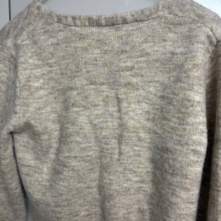 [BUNJANG] Ivory Knit Cardigan with Cubic Buttons / 아이보리톤 니트 가디건 큐빅단추