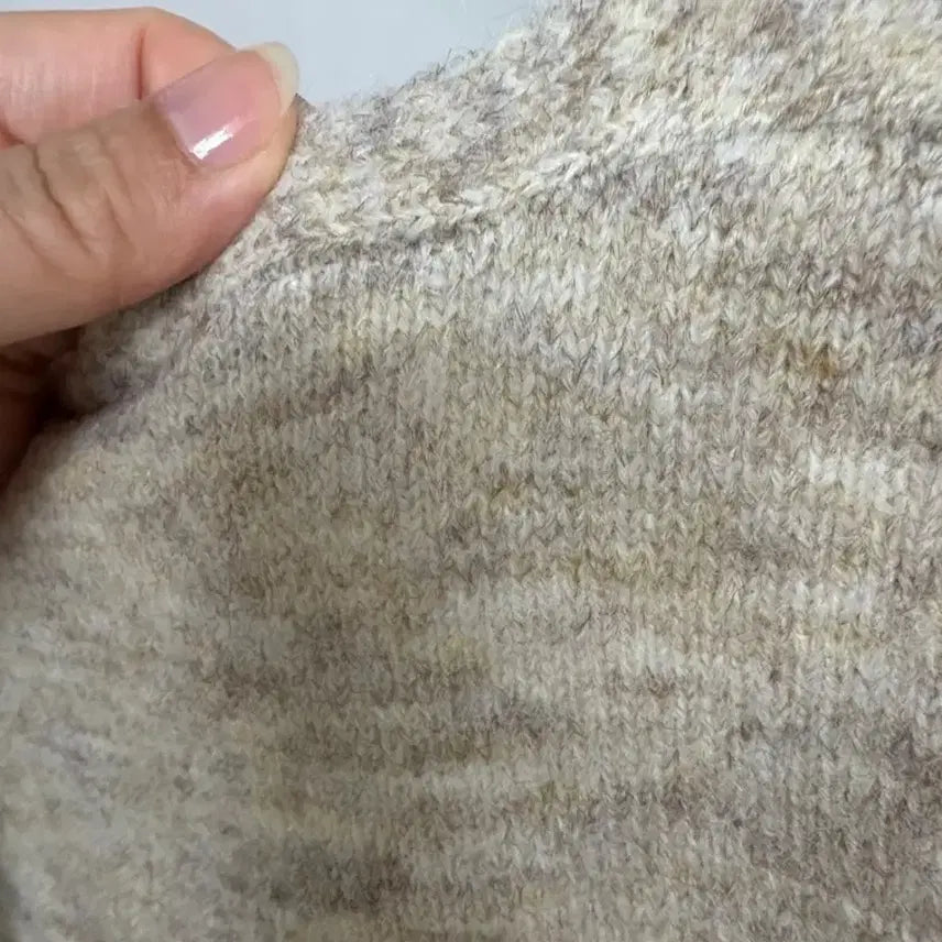 [BUNJANG] Ivory Knit Cardigan with Cubic Buttons / 아이보리톤 니트 가디건 큐빅단추