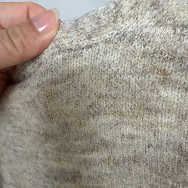 [BUNJANG] Ivory Knit Cardigan with Cubic Buttons / 아이보리톤 니트 가디건 큐빅단추