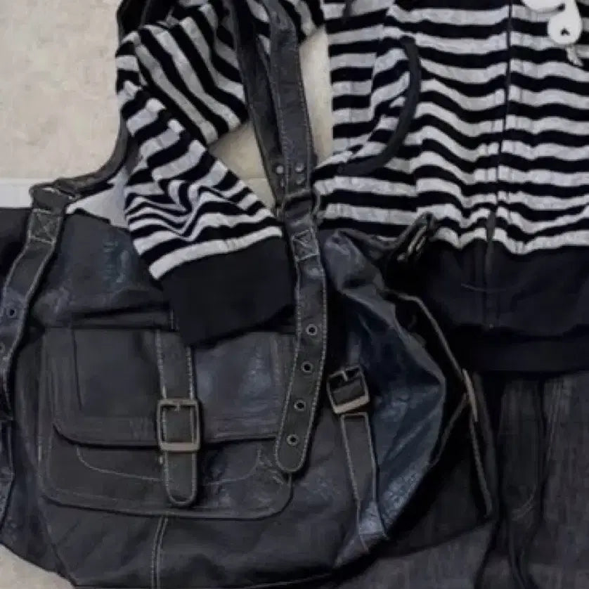 [BUNJANG] WiseGirl Vintage Lambskin Shoulder Bag / 와이즈걸 빈티지 양가죽 숄더백