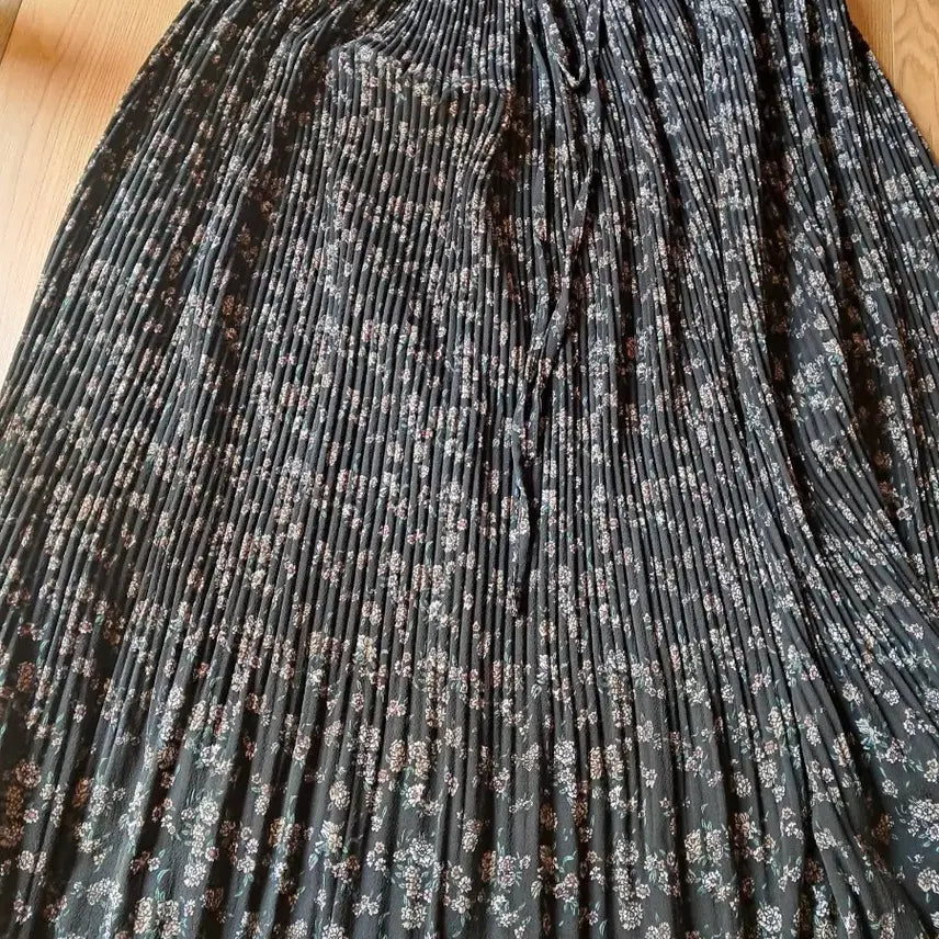 [BUNJANG] Floral Pleated Long Skirt / 잔꽃무늬 플리츠 롱 스커트