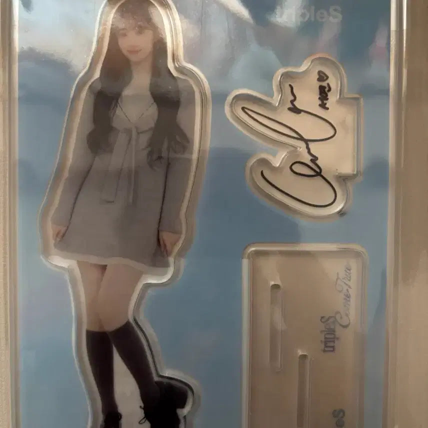 [BUNJANG] tripleS Seoyeon Acrylic Stand / 트리플에스 서연 아크릴 스탠드 판매