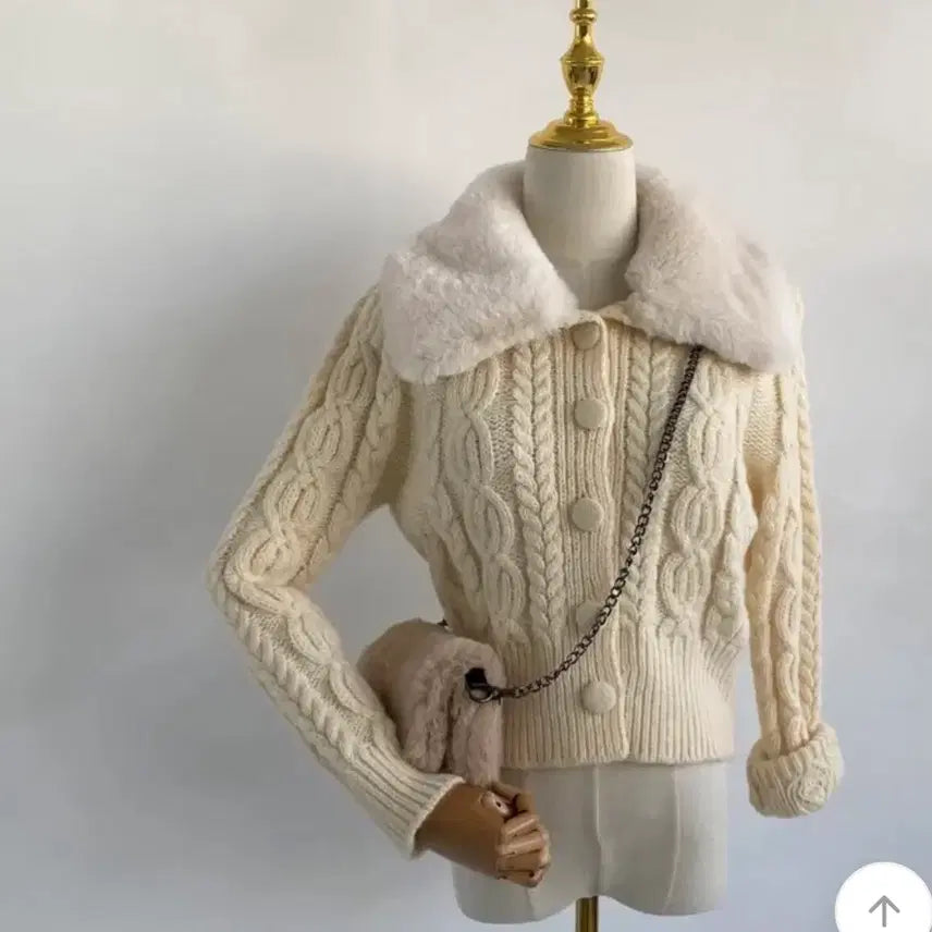 [BUNJANG] Ivory Cable Knit Cardigan with Fur Collar / 아이보리 퍼 카라 꽈배기 케이블 니트 가디건