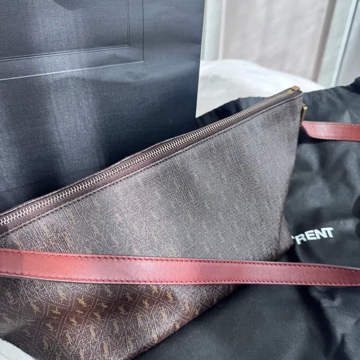 [BUNJANG] Saint Laurent Monogram Crossbody Bag / 생로랑 모노그램 크로스바디 이청아백