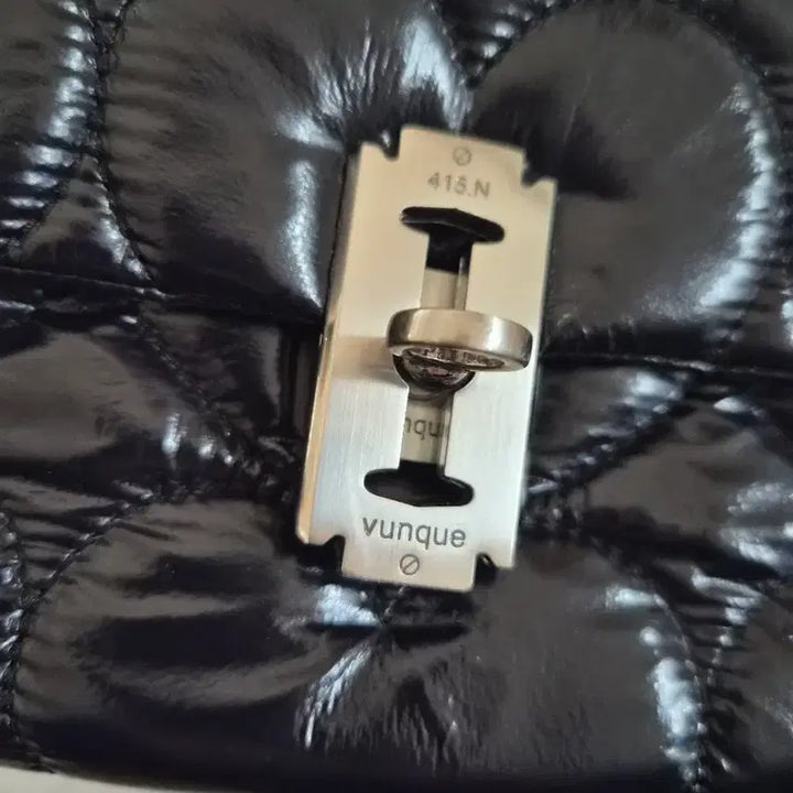 [BUNJANG] Vunque Heart Quilted Shoulder Bag / 분크 하트퀼팅백