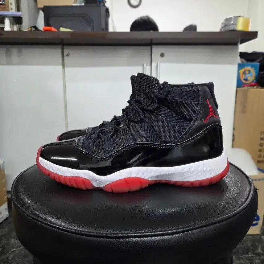 [BUNJANG] Nike Air Jordan 11 Retro Bred Mid (260) / [260] 나이키 에어 조던 11 레트로 브레드 미드