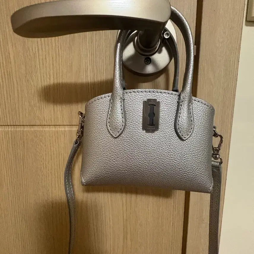 [BUNJANG] Vunque Torque Hermit Crossbody Bag Silver / 분크 토크 헐밋 크로스백