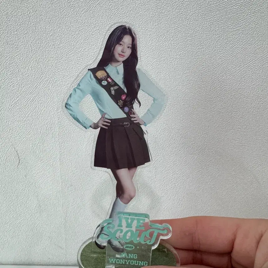 [BUNJANG] IVE Wonyoung Scout Acrylic Stand / IVE 아이브 장원영 Scout 아크릴 스탠드