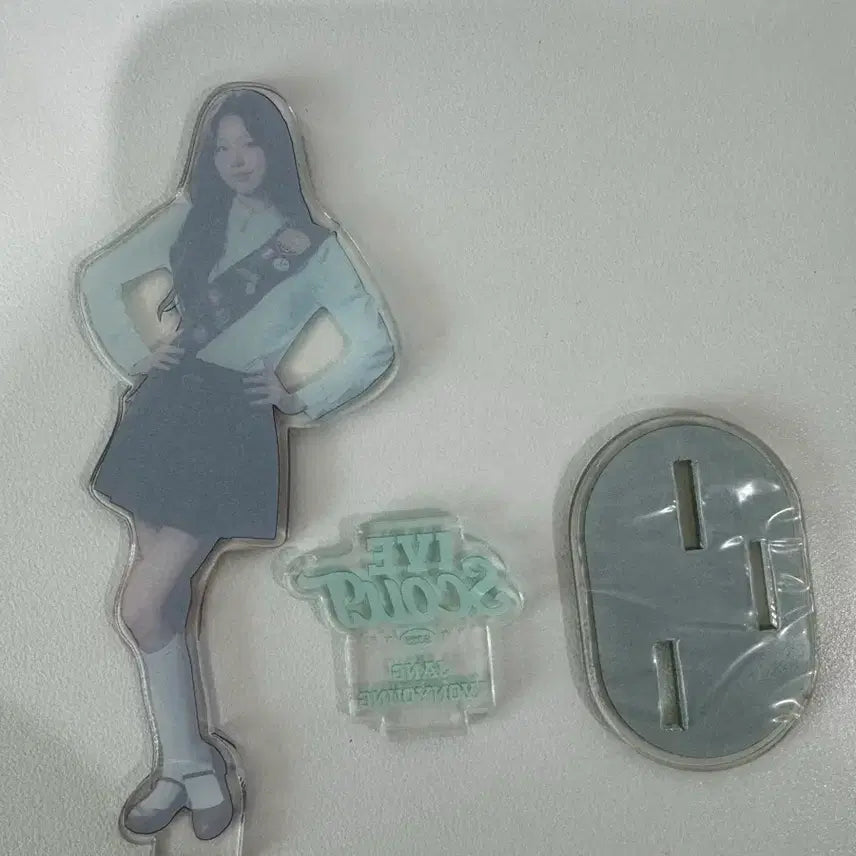 [BUNJANG] IVE Wonyoung Scout Acrylic Stand / IVE 아이브 장원영 Scout 아크릴 스탠드
