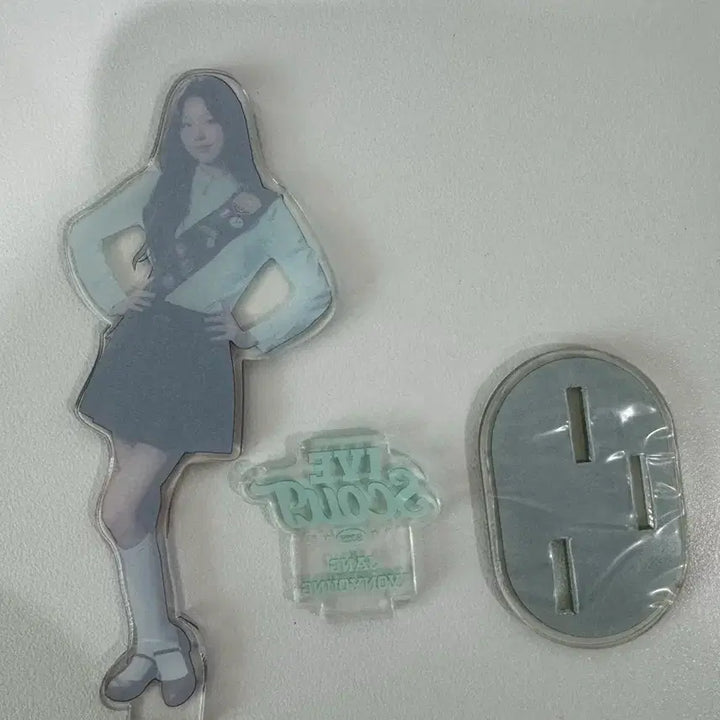 [BUNJANG] IVE Wonyoung Scout Acrylic Stand / IVE 아이브 장원영 Scout 아크릴 스탠드