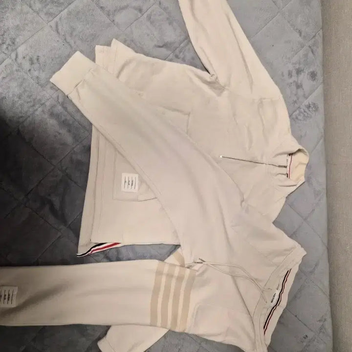 [BUNJANG] Thom Browne Beige Set Size 3 / 최저가 톰브라운 연베이지상하의셋트 사이즈3