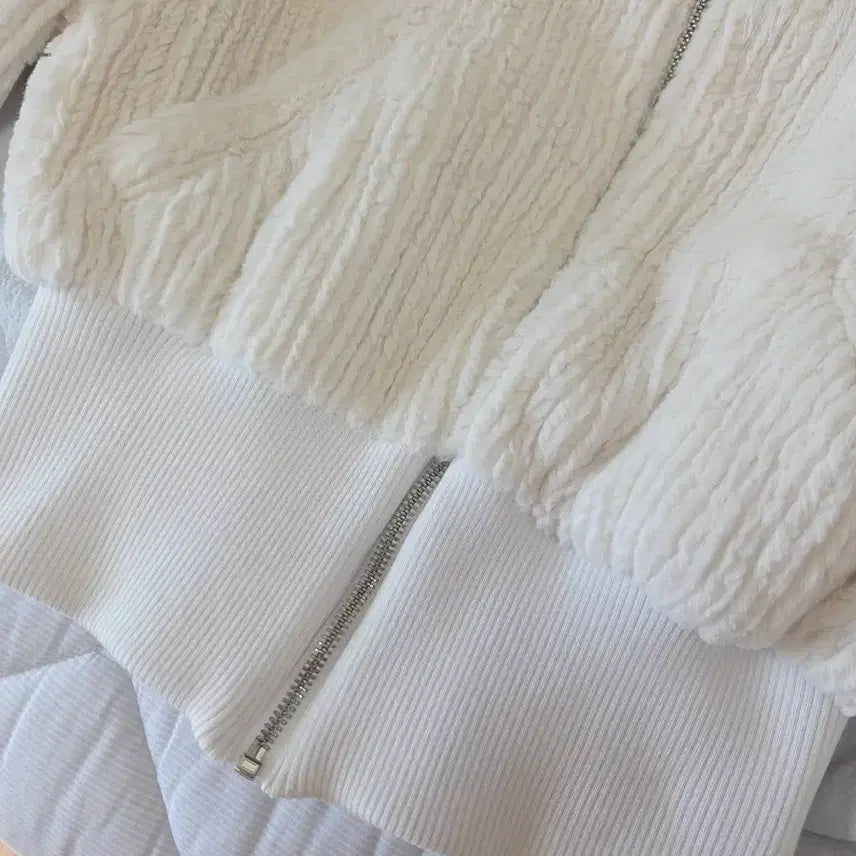 [SOLD OUT] 드라이로즈 스노우 플레이크 후드집업