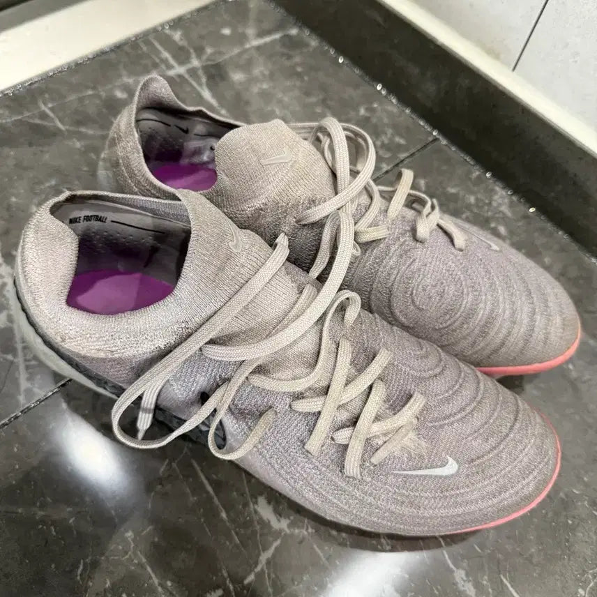 [BUNJANG] Nike Phantom GX2 Elite FG (245) / 나이키 팬텀 GX2 엘리트 FG (245)