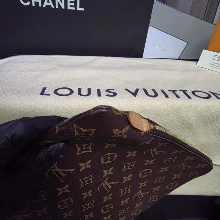 [BUNJANG] Louis Vuitton Etui Voyage MM Monogram Clutch Bag / {클로젯}[MM][풀구성]루이비통 에튀보야주 모노그램 MM클러치백