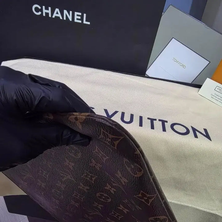 [BUNJANG] Louis Vuitton Etui Voyage MM Monogram Clutch Bag / {클로젯}[MM][풀구성]루이비통 에튀보야주 모노그램 MM클러치백