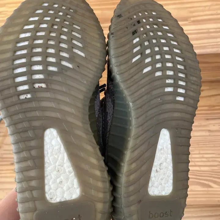 [BUNJANG] Adidas Yeezy Boost 350 V2 Beluga / 아디다스 이지부스트 350 V2 벨루가