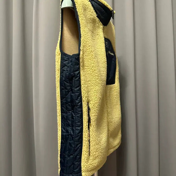 [BUNJANG] Columbia Fleece Vest L Size / 컬럼비아 플리스 베스트 투웨이지퍼 L사이즈