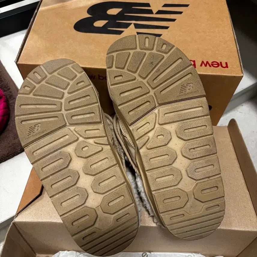 [BUNJANG] New Balance Mule Slippers (Silver & Beige) (Size 230) / 뉴발란스 퍼플리 뮬 슬리퍼 / 실버&베이지 / 230