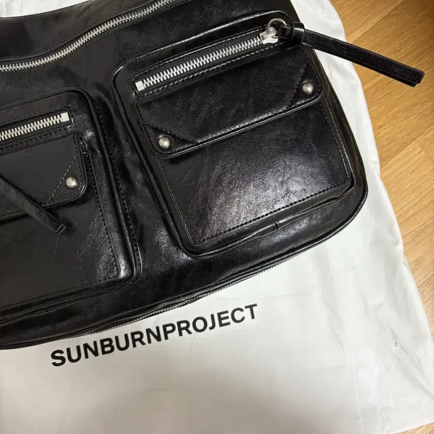 [BUNJANG] Sunburn Project Double Pocket Shoulder Bag Black / 썬번프로젝트 썬번 sunburn 더블 포켓 숄더백 블랙 가방 보부상
