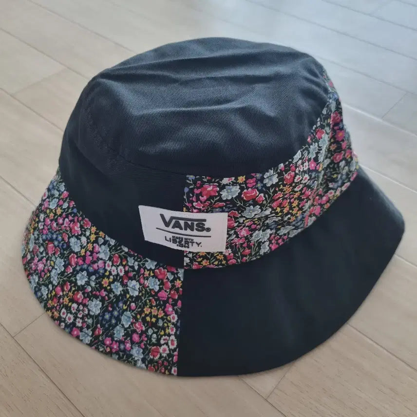[BUNJANG] Vans Liberty Art Fabrics Bucket Hat / 반스 X 리버티 아트 패브릭스 버킷 햇 벙거지 블랙