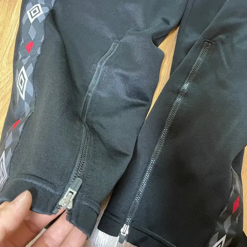 [BUNJANG] Umbro Zip-up Training Pants / 엄브로 집업트레이닝바지