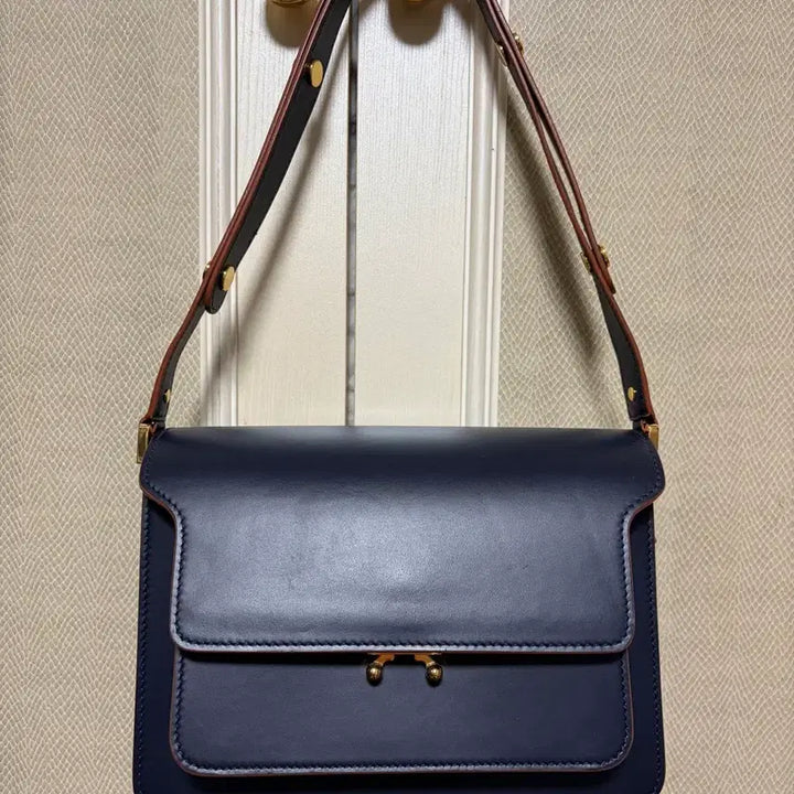 [BUNJANG] Marni Trunk Bag Medium Navy Calfskin Handbag / 마르니 트렁크백