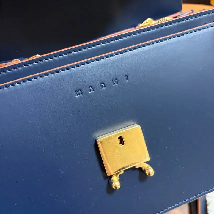 [BUNJANG] Marni Trunk Bag Medium Navy Calfskin Handbag / 마르니 트렁크백