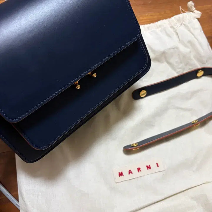 [BUNJANG] Marni Trunk Bag Medium Navy Calfskin Handbag / 마르니 트렁크백