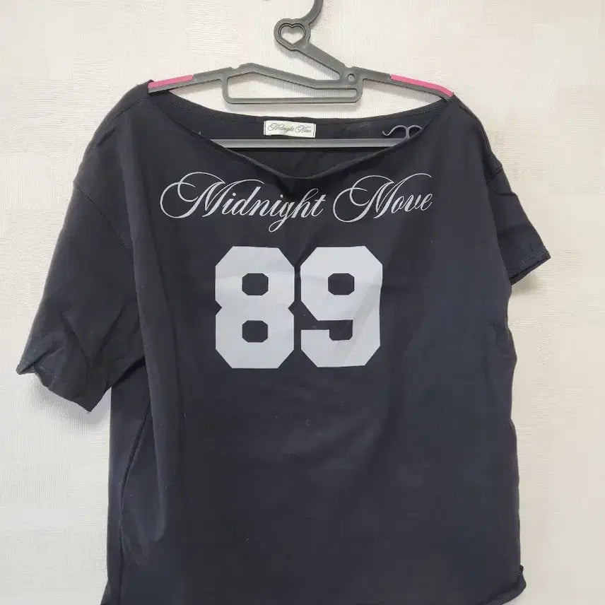 [SOLD OUT] 미드나잇 무브 89 오프숄더 티셔츠 원숄더 티 블랙