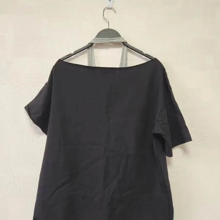 [SOLD OUT] 미드나잇 무브 89 오프숄더 티셔츠 원숄더 티 블랙