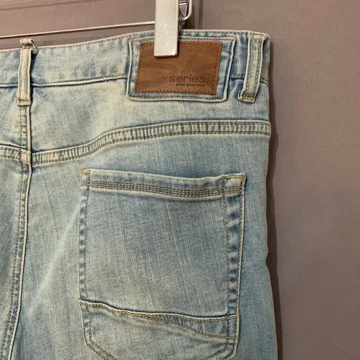[BUNJANG] 32-inch Hipster Denim Jeans with Stretch and Distressing / 32인치 시리즈 힙스터 데미지 스판 데님 청바지