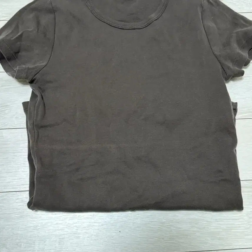 [BUNJANG] Brandy Melville Short Sleeve T-shirt Brown / 브랜디멜빌 반팔 티셔츠 갈색