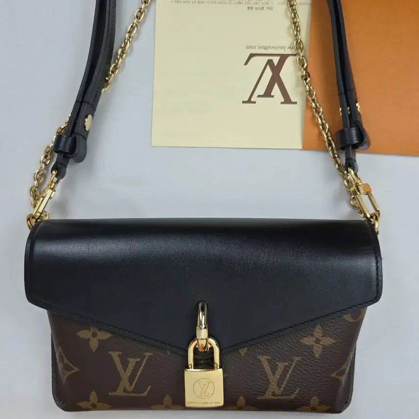 [BUNJANG] Louis Vuitton Padlock on Strap / 루이비통 내장칩 패드락온스트랩