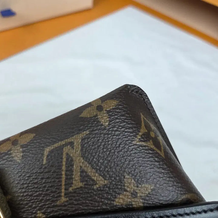 [BUNJANG] Louis Vuitton Padlock on Strap / 루이비통 내장칩 패드락온스트랩