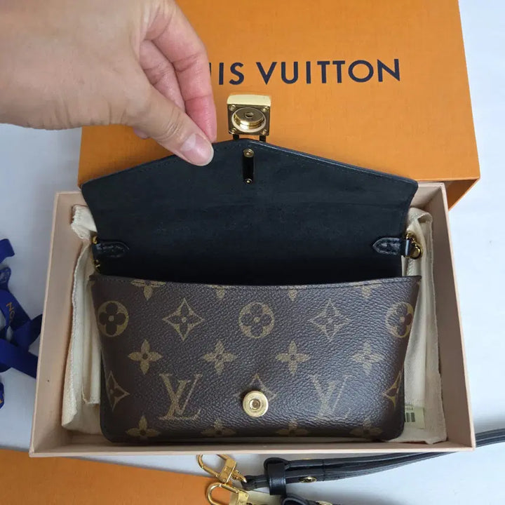 [BUNJANG] Louis Vuitton Padlock on Strap / 루이비통 내장칩 패드락온스트랩