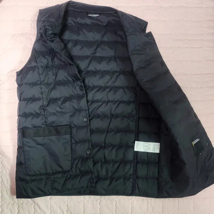 [BUNJANG] National Geographic Lightweight Padded Vest Black / 내셔널지오그래픽 경량 패딩 조끼 블랙