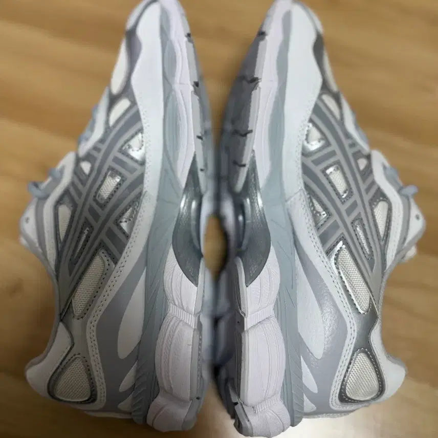 [SOLD OUT] 새상품 아식스 젤 NYC 화이트 오이스터 280mm 급매