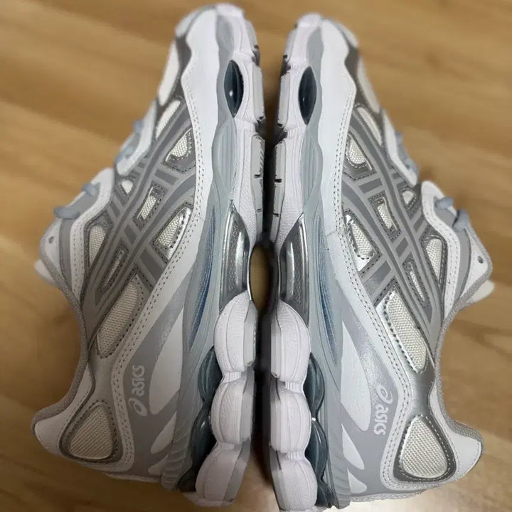 [SOLD OUT] 새상품 아식스 젤 NYC 화이트 오이스터 280mm 급매