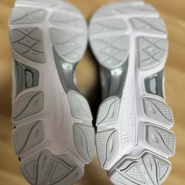 [SOLD OUT] 새상품 아식스 젤 NYC 화이트 오이스터 280mm 급매