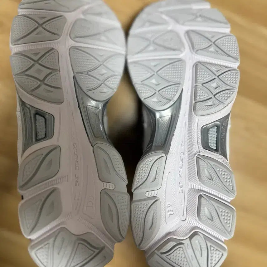 [SOLD OUT] 새상품 아식스 젤 NYC 화이트 오이스터 280mm 급매