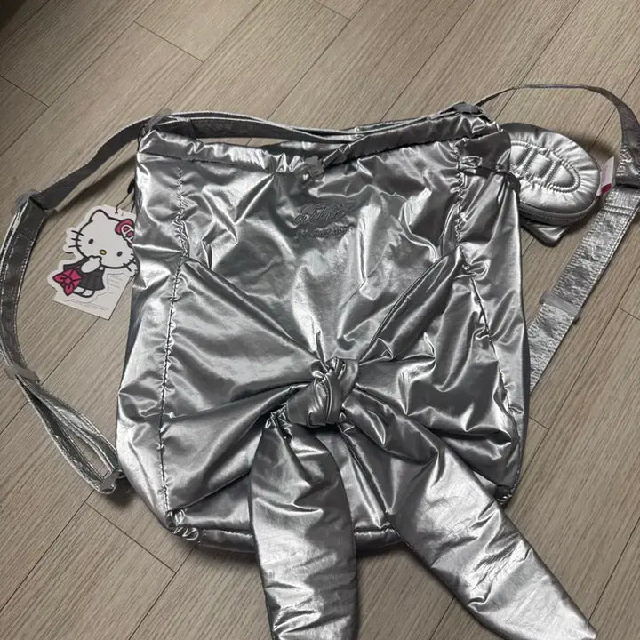 [BUNJANG] Atelier Vanessa Bruno Heloki Kiki Le Bon Glossy Silver Backpack &amp; Shoulder Bag S / 아떼바네사브루노 헬로키키 르봉 글로시 실버 백팩 겸 숄더백S 새상품