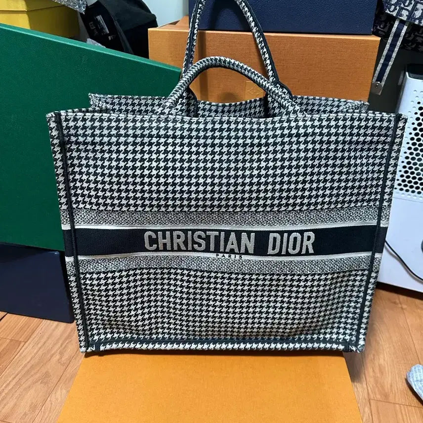 [BUNJANG] Dior Houndstooth Book Tote Bag / 디올 하운즈투스 북토트 라지 토트백