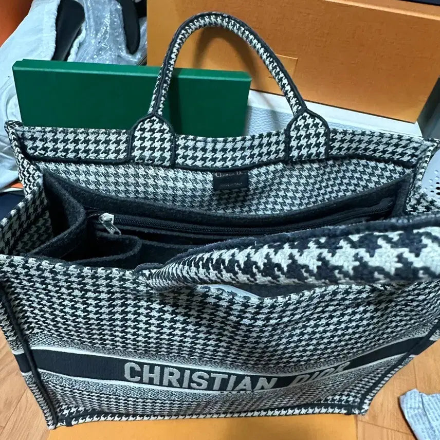 [BUNJANG] Dior Houndstooth Book Tote Bag / 디올 하운즈투스 북토트 라지 토트백